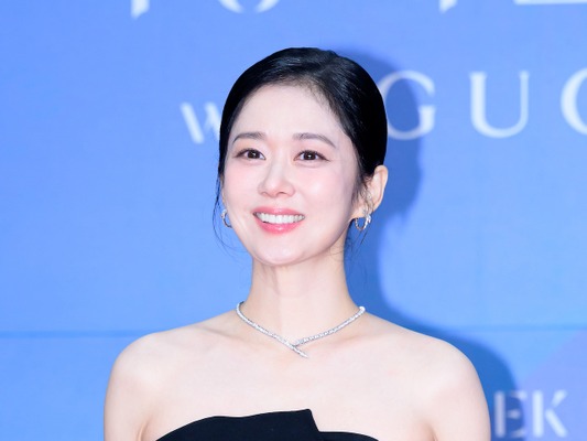 童顔女優チャン・ナラが保護動物施設に寄付。デビューから寄付総額“23億円超え”で大統領表彰も