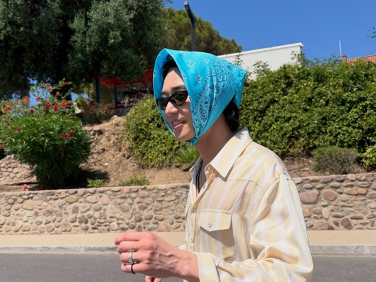 パク・ソジュン、パリで過ごす余裕あふれるひととき…センス抜群の私服姿にも注目！【PHOTO】