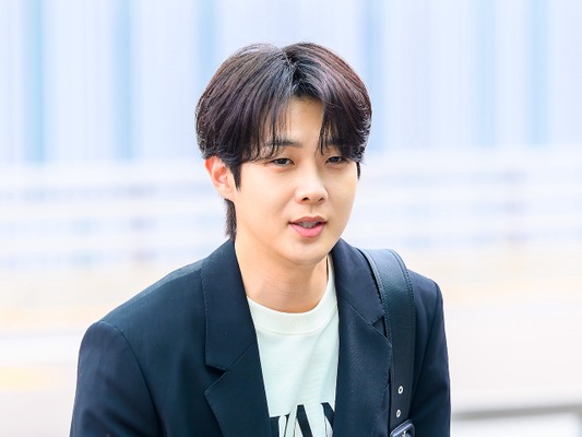 俳優チェ・ウシク、突如浮上した“黒人ファン差別”疑惑を自ら釈明「時間が短すぎた」