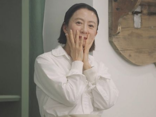 トップ女優キム・ヒエがバラエティで見せた涙の理由…「大きな癒しをもらった」