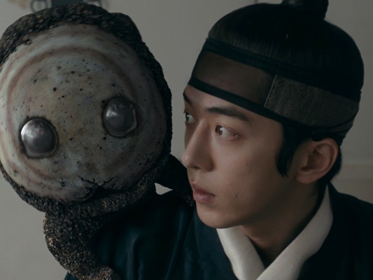 Netflix『トングン』が魅せる“鬼の世界”に熱視線！海外メディアは「魅惑のダークファンタジー」と大絶賛