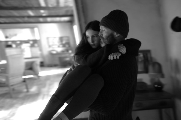 『シェルター』Ⓒ2026 Fire Hawk Productions Limited. All Rights Reserved.