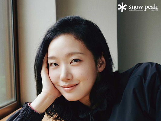 女優キム・ゴウンが「Snow Peak  Apparel」の新ミューズに！秋を身にまとった最新ビジュアル公開【写真】