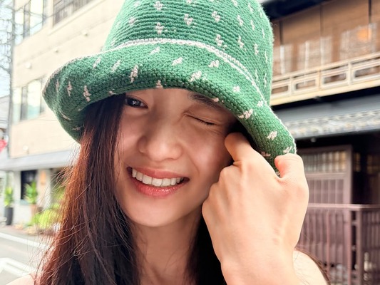 女優キム・テリ、日本旅行中の姿がまるで青春映画のワンシーン！“愛らしさ全開”の近況【写真】