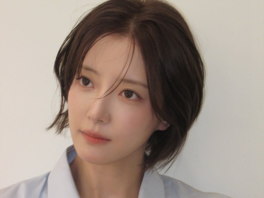 誘拐を心配された伝説の子役ビジュアルは健在！イ・セヨン、息を呑むほど美しい最新ショット【写真】