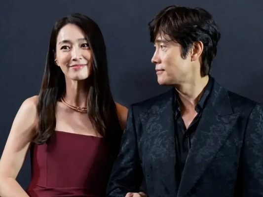 「イ・ビョンホンの顔が…」まさかのハプニングに、妻イ・ミンジョンがユーモアあふれるお返し！