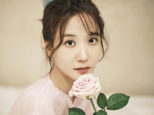 「まるで妖精」女優パク・ウンビン、自身の誕生日にファンを歓喜させた“清純フォト”【写真】