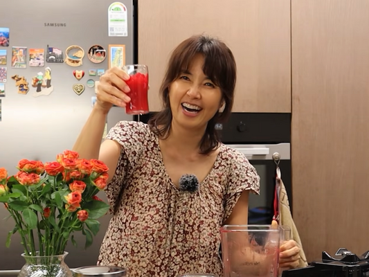 57歳女優シン・エラ、毎朝の習慣で腸活！10種類の野菜で作る特製ジュースで「肌の調子もよく、健康に」