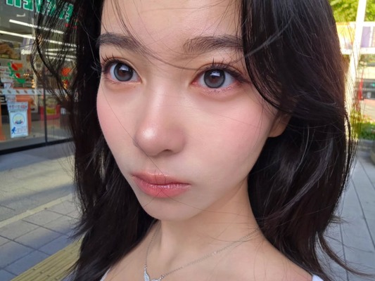 20歳になった『7番房の奇跡』天才子役カル・ソウォンの“福岡デート”をキャッチ！プリクラに映る男性の正体は…？【写真】