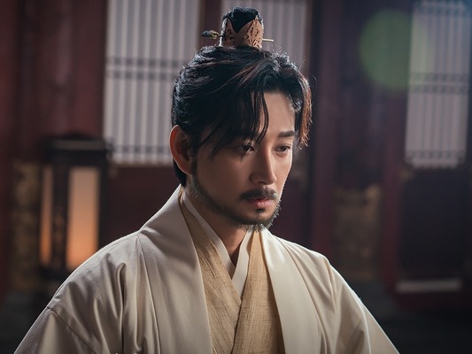 “文武両道”のカリスマ降臨！俳優イ・ヒョヌク、新ドラマで魅せる圧巻の存在感！