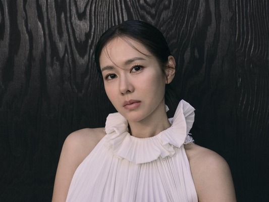 『スキャンダル』主演ソン・イェジン、夫婦揃って新作公開も「寝落ちしちゃう」近況を明かす【インタビュー】