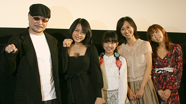 『子猫の涙』（左から）森岡利行監督、黒川芽以、藤本七海、紺野まひる、主題歌を担当したRie fu