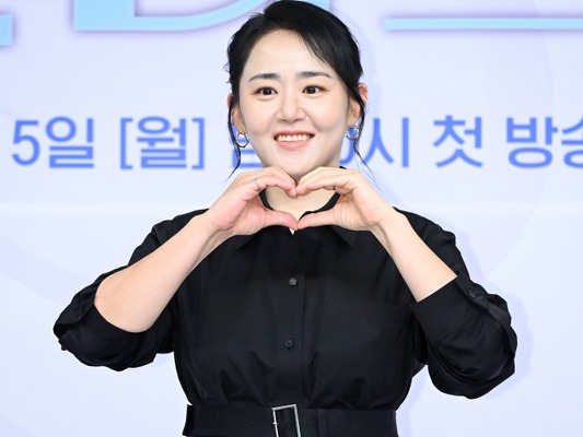新婚の女優ムン・グニョン、結婚後初の公式の場に登場！「もっとしっかり生きていかなければ」