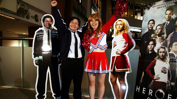 「HEROES／ヒーローズ」DVD発売記念試写会にて　ハリセンボンの2人（左：近藤春菜、右：箕輪はるか）