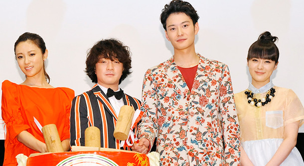 濱田岳 岡田将生 堂々の交際宣言 偉大なる しゅららぼん で相思相愛 Cinemacafe Net