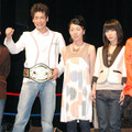 『ガチ☆ボーイ』舞台挨拶　左から小泉徳宏監督、佐藤隆太、チャットモンチー。