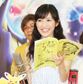 「AKB48」渡辺麻友（ナレーション担当）／『ポケモン・ザ・ムービーXY 「破壊の繭とディアンシー」』＆『ピカチュウ、これなんのカギ？』 -(C)Nintendo･Creatures･GAME FREAK･TV Tokyo･ShoPro･JR Kikaku (C)Pokemon (C)2014 ピカチュウプロジェクト