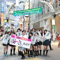 藤島加奈子さんの捜索に乗り出した、30人の女子高生たち in 渋谷／『渇き。』-(C) 2014　「渇き。」製作委員会