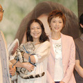 『グーグーだって猫である』完成披露試写会にて。右から加瀬亮、上野樹里、小泉今日子に猫のグーグー、犬童一心監督。