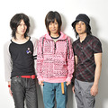 「ビヨンド・ザ・ブレイク」の主題歌を担当したKCB（左から：DAIKI、KATCHAN、TSUKASA）　photo：Yoshio Kumagai