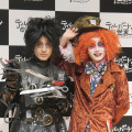 「ティム・バートンの世界展」オフィシャルサポーターにピースの2人が就任・画像