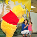 東尾理子＆理汰郎くん＆プーさん／「くまのプーさん展 WINNIE THE POOH EXHIBITION」オープニングイベント