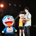秦基博＆ドラえもん＆のび太／テレビ朝日・六本木ヒルズ 夏祭り SUMMER STATIONにて