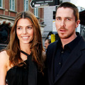 『ダークナイト』のロンドンプレミアに出席したクリスチャン・ベイル夫妻　-(C) Getty Images/AFLO