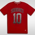 桜木花道の背番号#10が大きく描かれたレッドTシャツ。