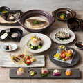 日本料理 十二颯では、店名が示すように一年12か月の季節感を巧みに表現するため、メニューは食材の旬にきめ細かく対応して組み替えられている。
