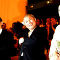 スタンディング・オベーションに応える北野武監督と樋口可南子、森プロデューサー。　photo：Ayako Ishizu