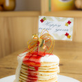 お正月を祝う「福ごはん」その2は、カフェレストラン「エッグセレント」の「2015 年 紅白パンケーキタワー」2,015 円(税込）。1日限定15食！