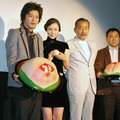 『しあわせのかおり』初日舞台挨拶。（左から）田中圭、中谷美紀、藤竜也、三原光尋監督。
