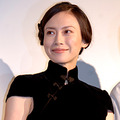 セクシーなチャイナドレス姿で登場した中谷美紀。