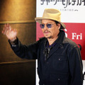 “会見ドタキャン”を謝罪したジョニー・デップ／『チャーリー・モルデカイ 華麗なる名画の秘密』やり直し会見