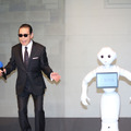 「コンドルの着地」…タモリ＆ペッパー（感情認識パーソナルロボット）／缶コーヒー「BOSS」新CM発表会