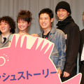『フィッシュストーリー』完成披露試写会にて（左より）大森南朋、濱田岳、多部未華子、伊藤淳史、高良健吾、中村義洋監督