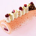 ペストリーショップ「ドーレ」の「桜ロールケーキ」。3月31日（火）までの限定販売。