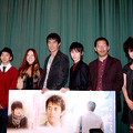 『青い鳥』初日舞台挨拶。（左から）新木優子、篠原愛実、太賀、伊藤歩、阿部寛、本郷奏多、中西健二監督、荒井萌、山崎和也。