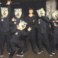 「Dive」のミュージックビデオで共演を果たした綾野剛と「MAN WITH A MISSION」