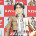 リヴァイ等身大フィギュア／「進撃の巨人×セブン-イレブン」発表会