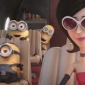 ミニオン＆スカーレット・オーバーキル／『ミニオンズ』　(C)2015Universal Studios.