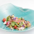 IHG「食の親善大使」メニュー。日本料理「魚介と季節の野菜のゼリー和え」。