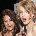 テイラー・スウィフト&セレーナ・ゴメス -(C) Getty Images