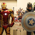 シネマカフェ編集部に訪問したアイアンマン＆キャプテンアメリカ