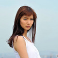 「リスクの神様」出演の新川優愛 - (C) フジテレビ