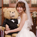 こじはるがテッドと結婚!? 「テッドもふもふファンクラブ」代表に就任・画像