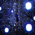 チームラボの「teamLab Exhibition, Walk through the Crystal Universe」が銀座で開催