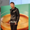 GACKTの全身ショット