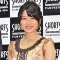 AKB48横山由依、初の人妻役を「透明感がある」と絶賛される・画像